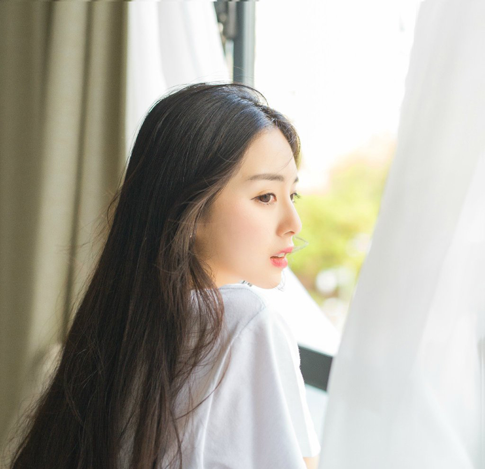 看不得你穷：怕你连累他。可以拿你来取笑，自慰，做笑料。